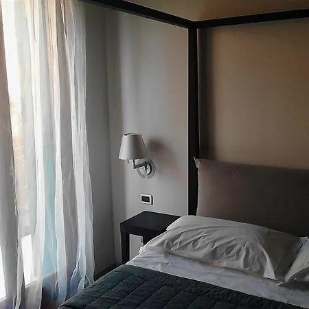 Del Porto 4* Торри-дель-Бенако