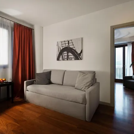 Отель Del Porto 4*
